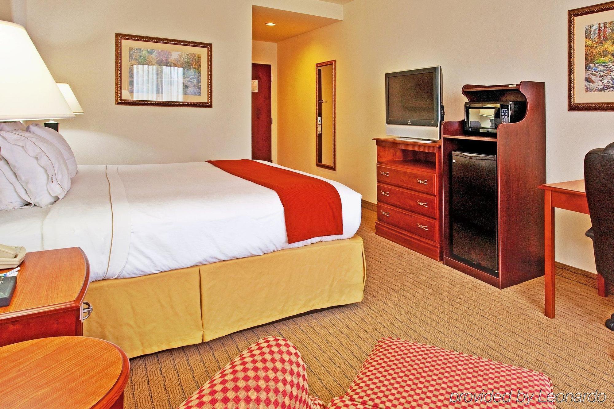 Holiday Inn Express & Suites Dyersburg, An Ihg Hotel מראה חיצוני תמונה