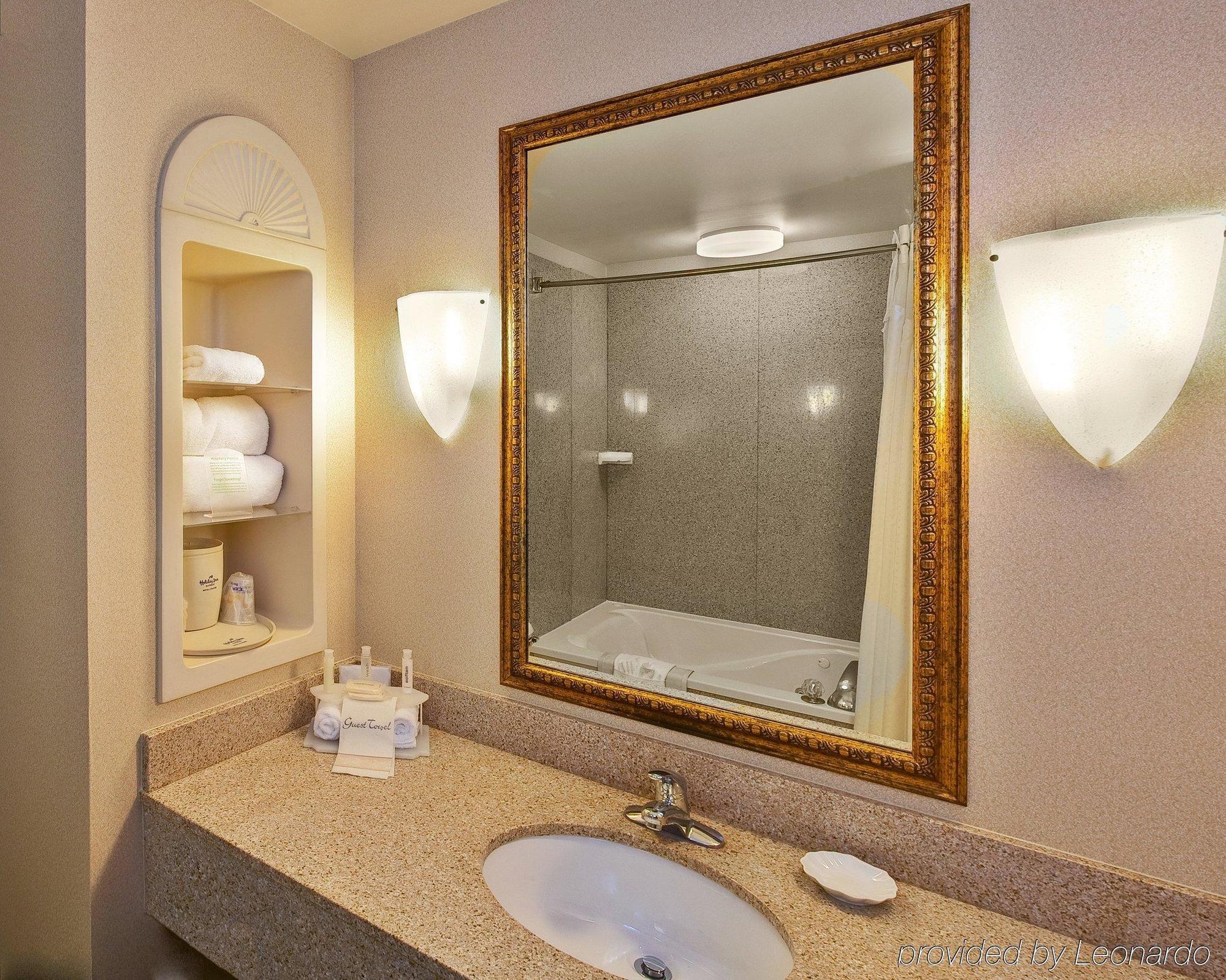 Holiday Inn Express & Suites Dyersburg By Ihg חדר תמונה