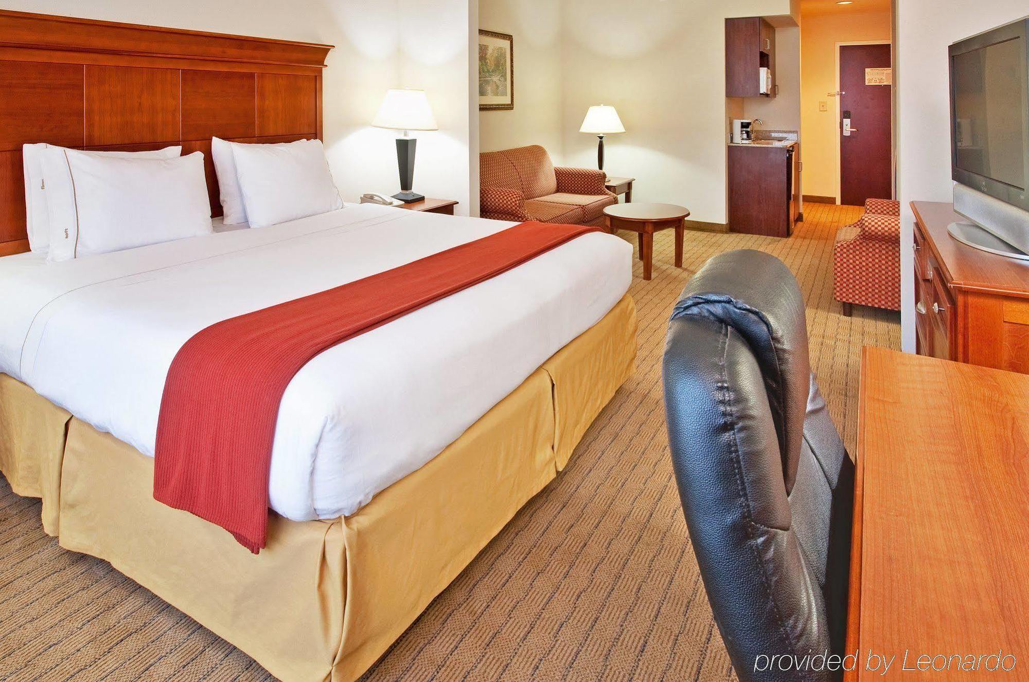 Holiday Inn Express & Suites Dyersburg By Ihg חדר תמונה