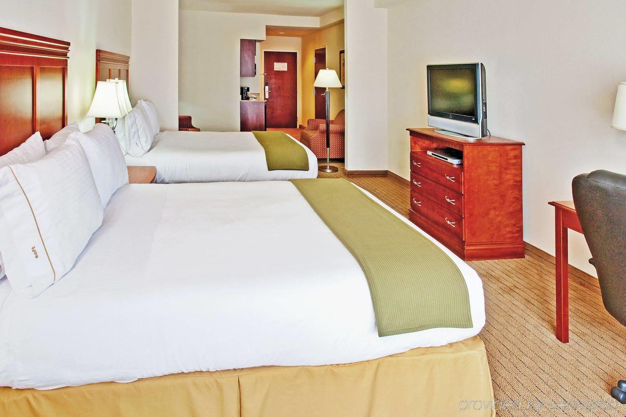 Holiday Inn Express & Suites Dyersburg, An Ihg Hotel חדר תמונה