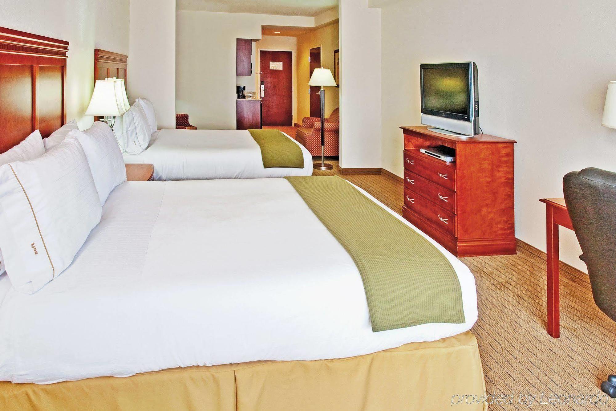 Holiday Inn Express & Suites Dyersburg By Ihg חדר תמונה