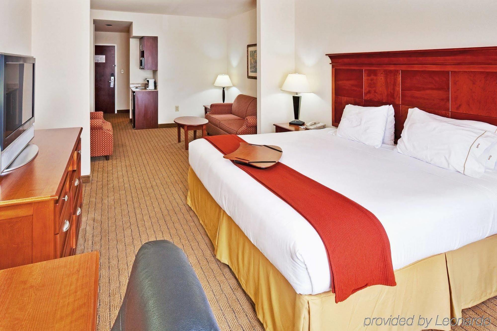 Holiday Inn Express & Suites Dyersburg By Ihg חדר תמונה