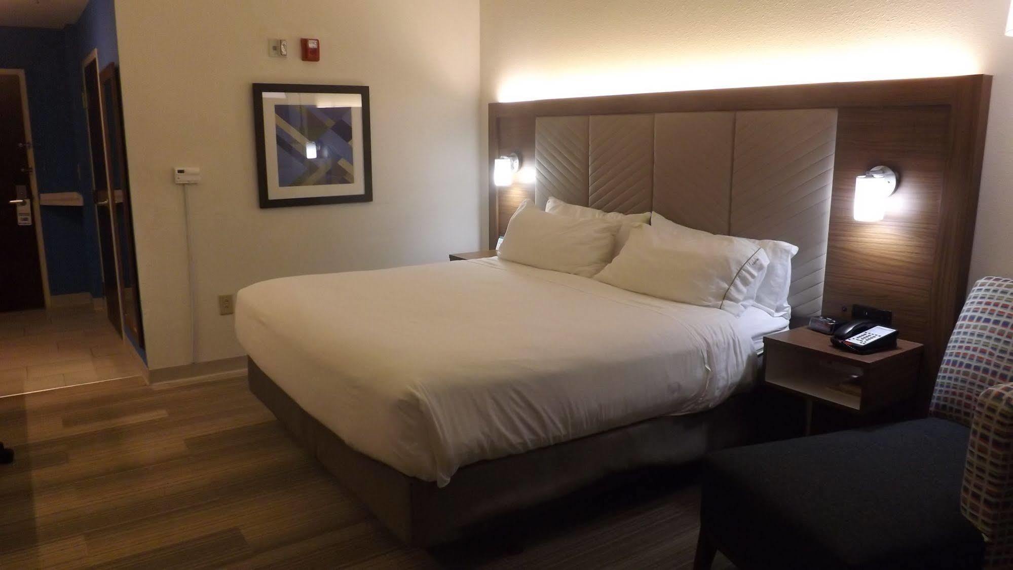 Holiday Inn Express & Suites Dyersburg, An Ihg Hotel מראה חיצוני תמונה